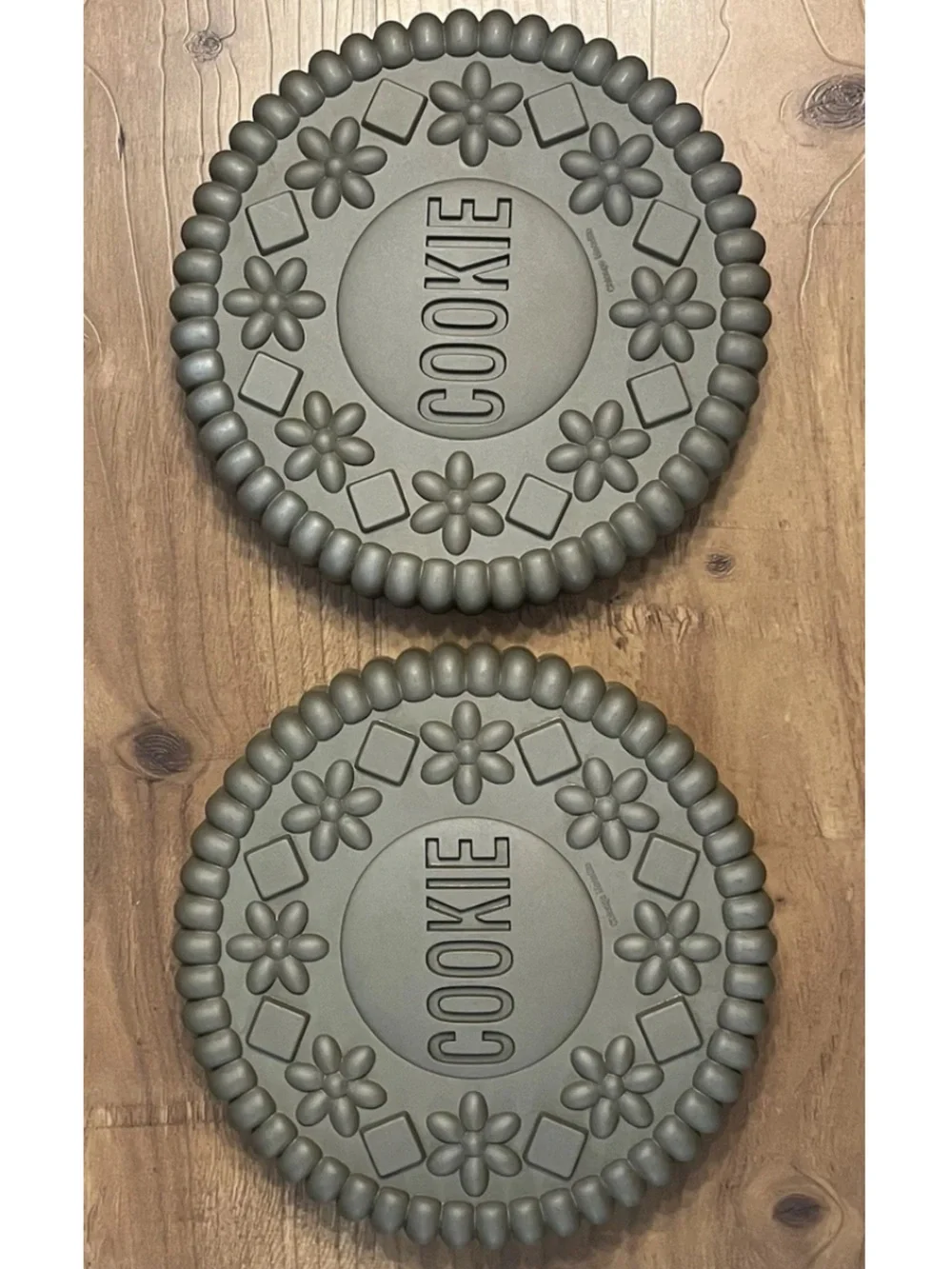 Williams-Sonoma Chicago Metallic 9x9” ‘Cookie’ Sandwich Cake Set of 2
